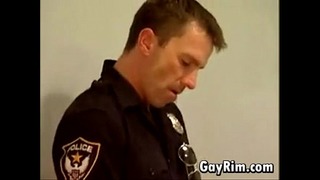 Ofițerii de poliție Fucking Police Gloryhole