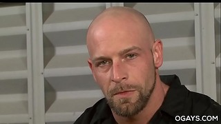 Muscular Mature Masturbating