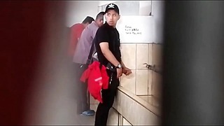 Peruano Ofrece Su Verga En Ba O Publico