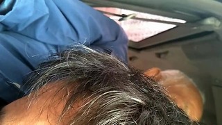 Sucked Off Grandfather In The Car Closely车内近距离口射老伯