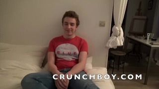 Niewinny Twink wyruchany na oklep przez Tima Coslę podczas wywiadu z pornografią