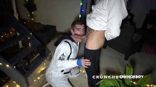 Astronauta de la realidad de la NASA follada a pelo al aire libre en la noche por Kevin David para Crunchboy