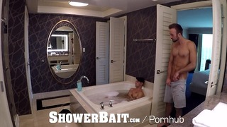 Showerbait – Casey Everett Pounded By Hung Twink