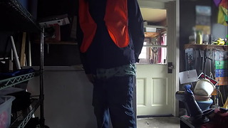Sagger Handyman Dick Slip Og Baggy Boxers Avslører Butt Plug Mens Fiksering fryser
