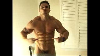 Большой мускулистый мужик-1