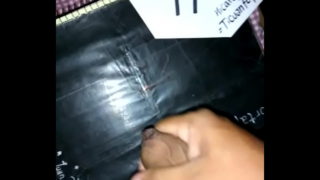 Eyaculando Leche Nica
