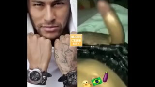 Il giocatore di football Neymar si masturba