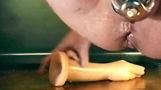 Човек Секс играчка Чукане с юмрук Анална игра Огромно проникване с дилдо и пръскане от Analmagic