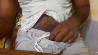 Indiaan Jeerking At Homee