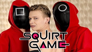 Squirtspel 01 :: Knappe man kwelt naar hartelust in deze versie van de spray