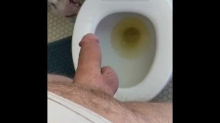 Anyone Like Peeing Videos? Lemme Know In The Comments :