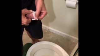 Pissing på badeværelset