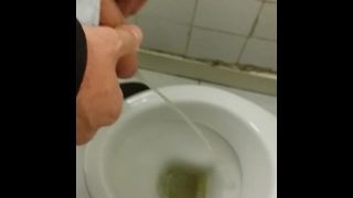 Fanget Hung Straight Mate Med 18 Cm Cock Pissing