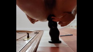 Chico Femboy Follando Su Culo Con Dildo Xxl Contra La Pared