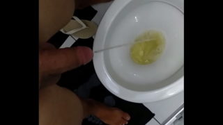 Dando Um Mijão