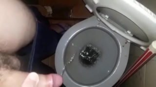 Dando Uma Mijada