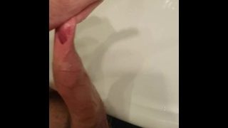 Faccio La Pipì In Un Vaso Per Sfoggiare Tutto Il Mio Liquido Giallo Dorato