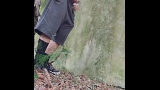 Fast Pee Shoot In This Tiny Florest