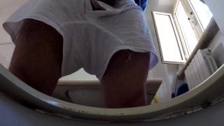 Gg – Guardami Pisciare Da Dentro Il Water