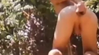 Hombre Gay Flaco Disfruta De Su Meada En Público