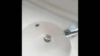 I Piss In The Sink Of An Hotel Room