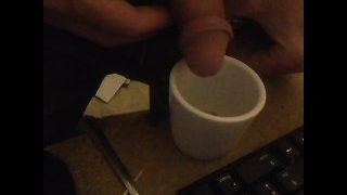 Je Bois Ma Pisse A La Tasse