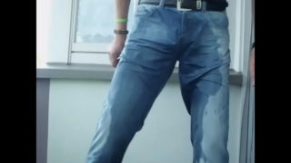 Jeans Piss Auf Dem Balkon…