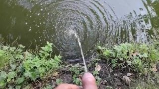 Long Pissing To The Water Makes Water Bubbly – Bubbly Piss