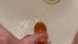 日本人素人がペットボトル満杯になるまでおしっこした 3回目