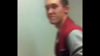 Men Toalet Pissing