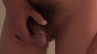 僕のおしっこ見てください