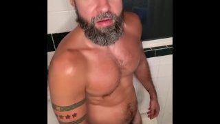 Muscle Daddy Pisses In Shower