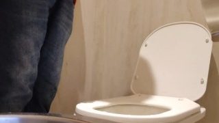 My Pee Was Extremally Yellow, Omfg