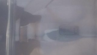 ノーパン黒タイツの女装男子が椅子に座って話を聞いていたら おしっこ我慢出来ずにお漏らししちゃった