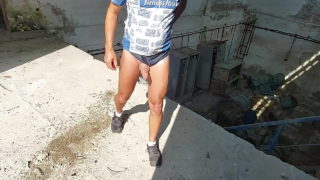 Pissing Outdoor