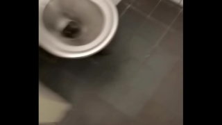 公衆トイレの小便