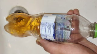 Pulserende pis in een fles! – Pissen om het te proeven