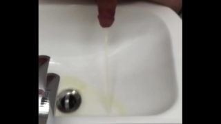 Ray Mee Had A Quick Piss