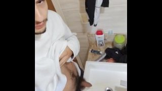 Recently 19 Years Old Guy Peeing Such A Yellow Piss