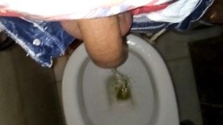 Twink Pissing 1 Minute At The Bar Toilet