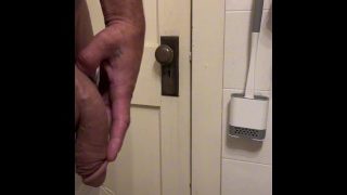 Wolf Pisses Solid For Over A Minute In Pee Desperation
