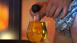 Нассал В Бокал И Кончил В Моче!