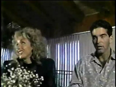 Vintage Classic – Shaking for milk under the table