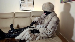 Hermelin – In fur coat and hat spanking