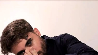 Feet worship, pillow humping and masturbation clips – Beepied
