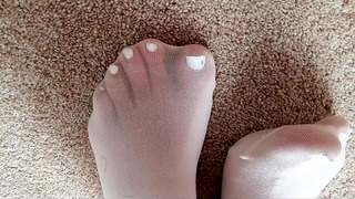 Feet in tights