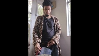 Yellow piss on luquidificador jar